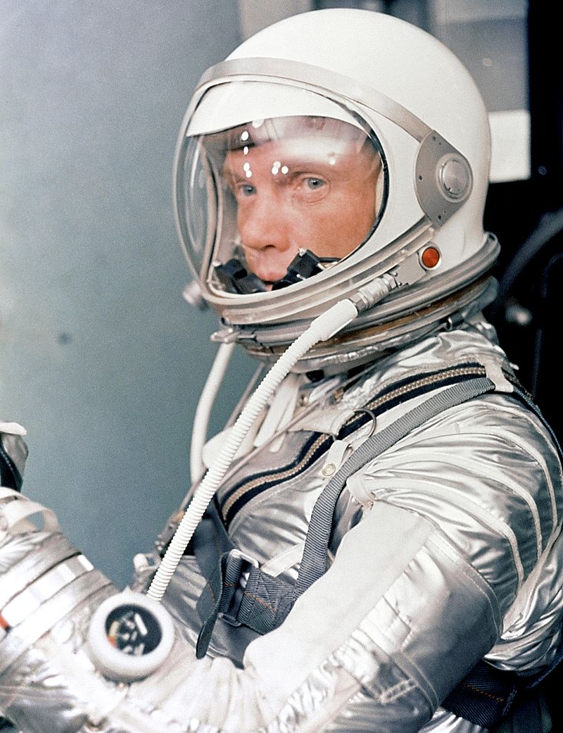 John Glenn in costum spatial, foto NASA, sursa Wikipedia.