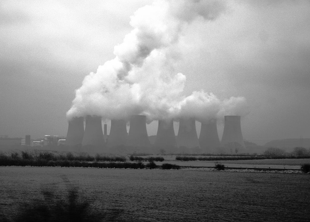 Ratcliffe Power Plant, Nottinghamshire. Foto de Alan Zomerfeld, sursă Wikipedia. 