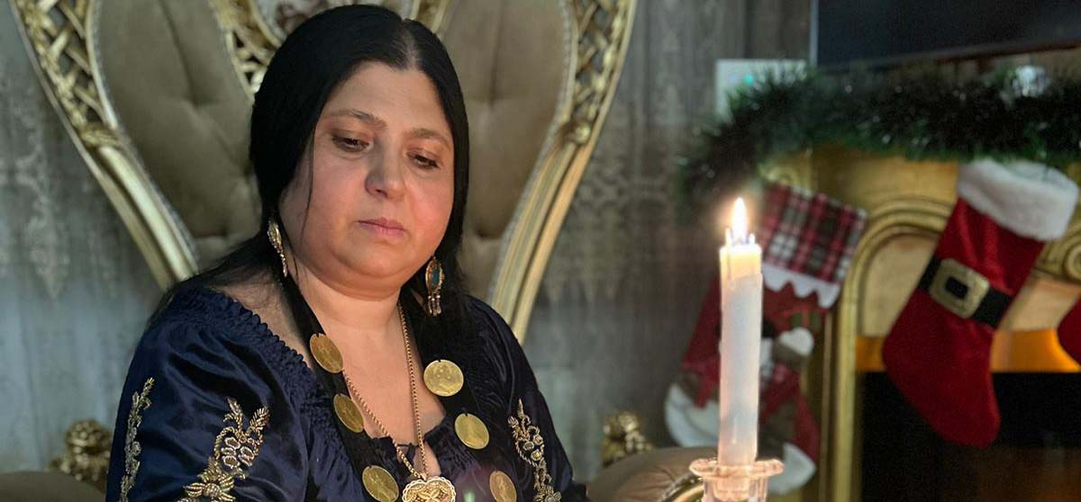 Vrăjitoarea Margareta care lucrează cu 5 tipuri de magie Vrăjitoarea Margareta care lucrează cu 5 tipuri de magie