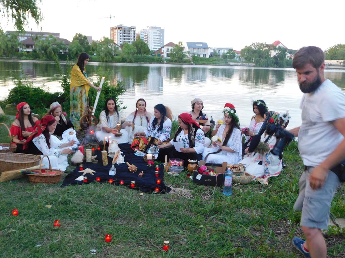 Vrăjitoarele din București au creat un ritual de sacrificu de excepție pentru tv Moscova